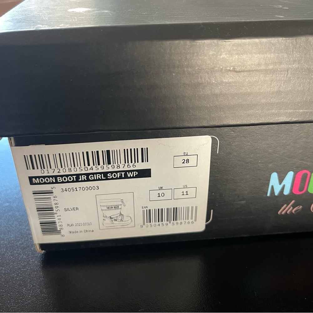 Moon Boots Brand New in Box - Picture 7 of 9
